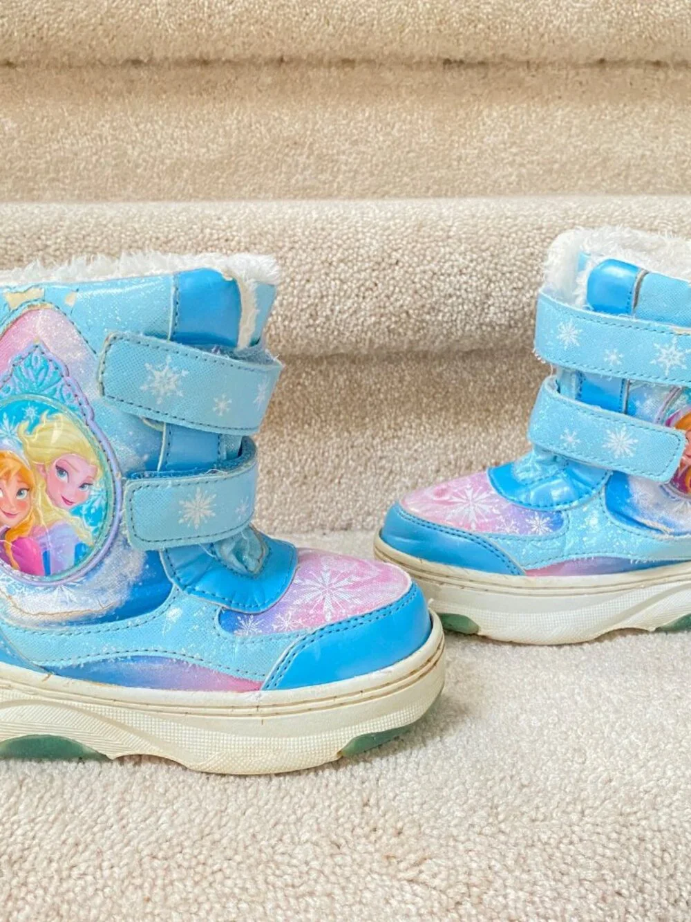 Frozen Boots Size 7/8 Toddler Girls Athletic Sneakers Size 9